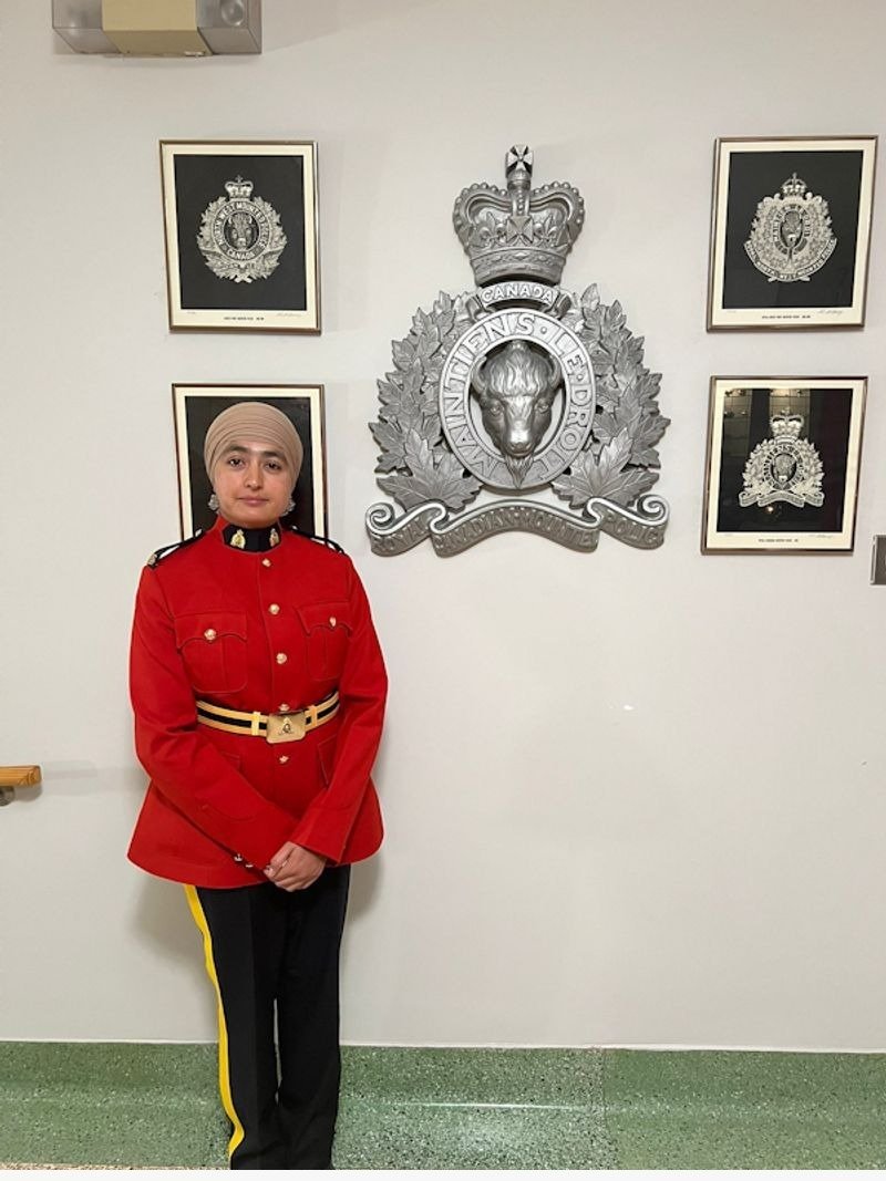 ਸ੍ਰੀ ਮੁਕਤਸਰ ਸਾਹਿਬ ਦੀ ਰਾਜਬੀਰ ਕੌਰ ਨੇ ਵਧਾਇਆ ਪੰਜਾਬ ਦਾ ਮਾਣ, ਕੈਨੇਡਾ ਪੁਲਿਸ ‘ਚ ਭਰਤੀ ਹੋਣ ਵਾਲੀ ਪਹਿਲੀ ਦਸਤਾਰਧਾਰੀ ਔਰਤ