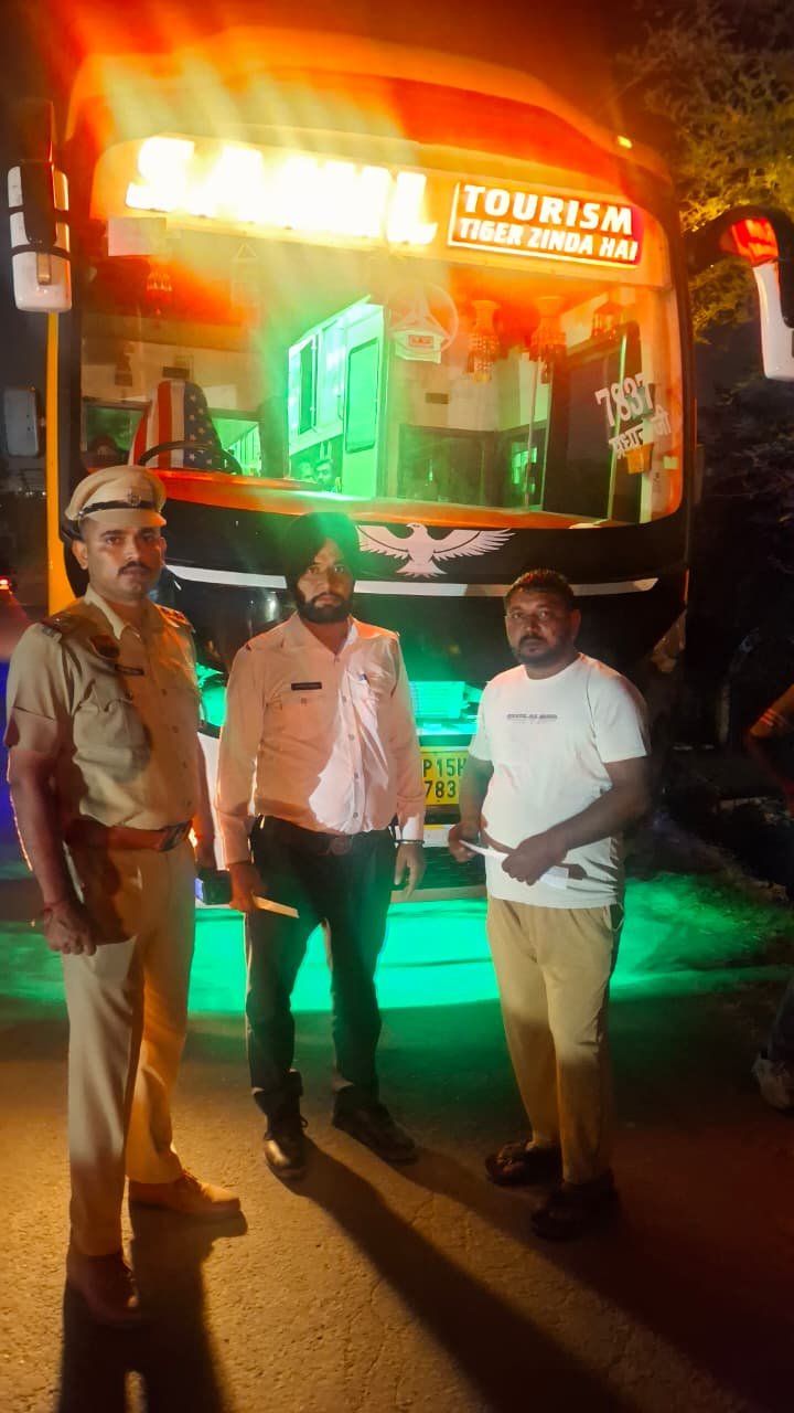 बद्दी से बदायूँ जा रही 2 डबल डेकर बस इंपाउंड, यात्रियो की सुरक्षा से किया जा रहा था खिलवाड़