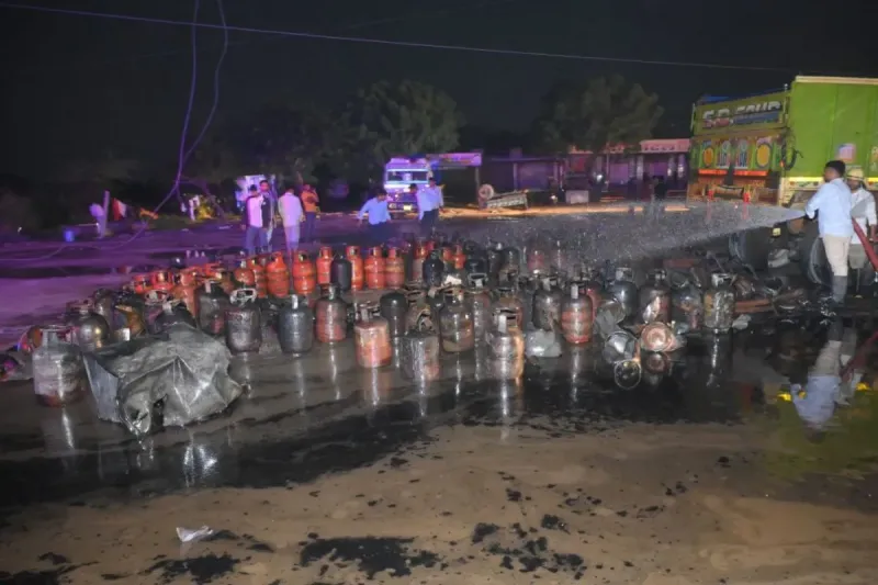 Jaipur Gas Cylinder Blast; ਭਿਆਨਕ ਹਾਦਸਾ! 2 ਘੰਟੇ 'ਚ ਬਲਾਸਟ ਹੋਏ 200 ਸਿਲੰਡਰ, ਦੇਖੋ ਖੌਫ਼ਨਾਕ ਤਸਵੀਰਾਂ…