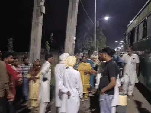 ਬੱਸ ਦੀ ਛੱਤ ‘ਤੇ ਬੈਠੇ 3 ਯਾਤਰੀਆਂ ਦੀ ਮੌਤ, BRTS ਦੇ ਲੈਂਟਰ ਨਾਲ ਟਕਰਾ ਸੜਕ ‘ਤੇ ਡਿੱਗੇ
