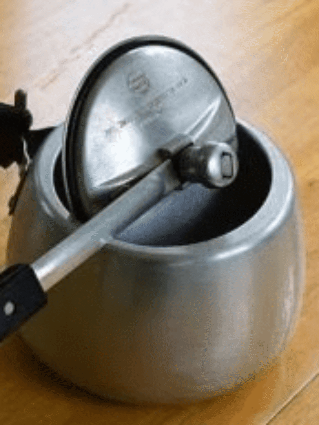 Old Pressure Cooker: ਪੁਰਾਣੇ ਪ੍ਰੈਸ਼ਰ ਕੁੱਕਰ ਬਣ ਜਾਂਦੇ ਹਨ ਸਿਹਤ ਲਈ ਖ਼ਤਰਾ!...
