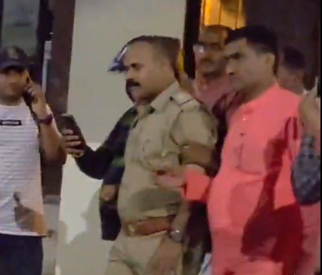 ਸਮੂਹਿਕ ਬਲਾਤਕਾਰ ਮਾਮਲੇ ‘ਚੋਂ ਨਾਮ ਹਟਾਉਣ ਲਈ 2 ਲੱਖ ਰੁਪਏ ਦੀ ਰਿਸ਼ਵਤ ਲੈਣ ਦੇ ਦੋਸ਼ ਹੇਠ ਇੰਸਪੈਕਟਰ ਗ੍ਰਿਫ਼ਤਾਰ