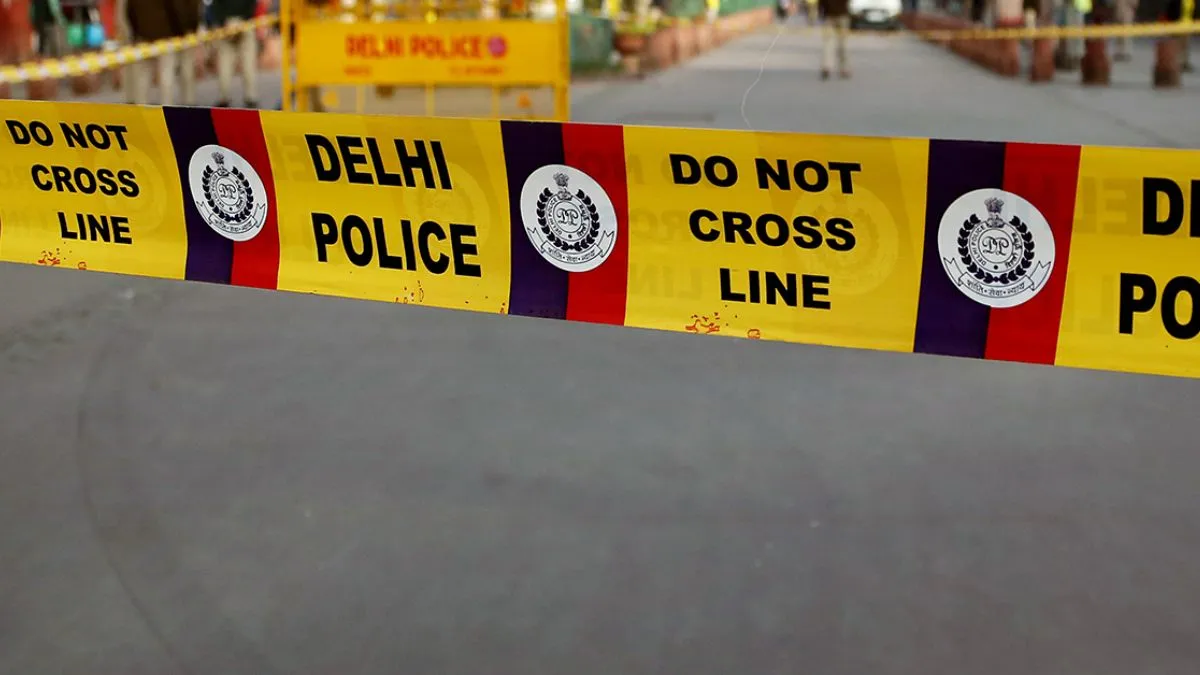 ਦਿੱਲੀ ਯੂਨੀਵਰਸਿਟੀ ਵਿਦਿਆਰਥਣ ‘ਤੇ ਤੇਜ਼ਾਬ ਹਮਲਾ, ਹੱਥ ਜ਼ਖਮੀ, ਪੁਲਿਸ ਛਾਪੇਮਾਰੀ ਕਰ ਰਹੀ