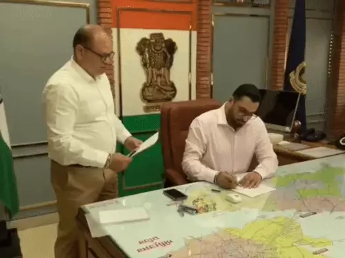 ਦਲਵਿੰਦਰਜੀਤ ਸਿੰਘ ਨੇ ਅੰਮ੍ਰਿਤਸਰ ਦੇ ਨਵੇਂ DC ਵਜੋਂ ਸੰਭਾਲਿਆ ਅਹੁਦਾ, ਸ਼ਹਿਰ ਦੇ ਵਿਕਾਸ ਨੂੰ ਦੇਣਗੇ ਨਵੀਂ ਦਿਸ਼ਾ