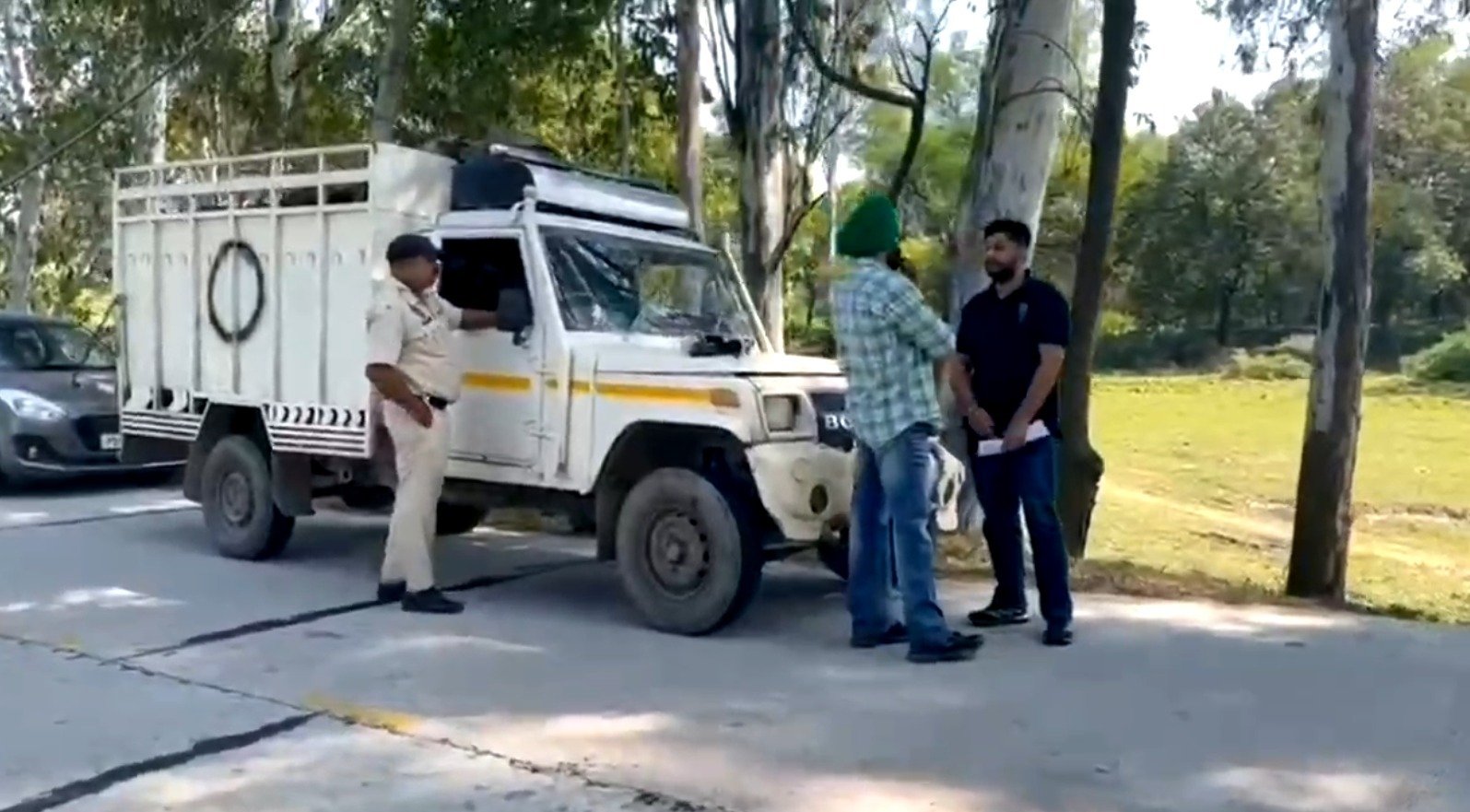 'ਵਾਇਲਡ ਲਾਈਫ ਸੈਂਚੁਰੀ' 'ਚ ਦਰੱਖਤ ਚੋਰੀ 'ਤੇ ਵਿਭਾਗ ਨੇ ਮਾਰਿਆ ਛਾਪਾ, ਬਾਲਣ ਨਾਲ ਭਰੀ ਗੱਡੀ ਕੀਤੀ ਕਾਬੂ, ਮੁਲਜ਼ਮ ਫ਼ਰਾਰ
