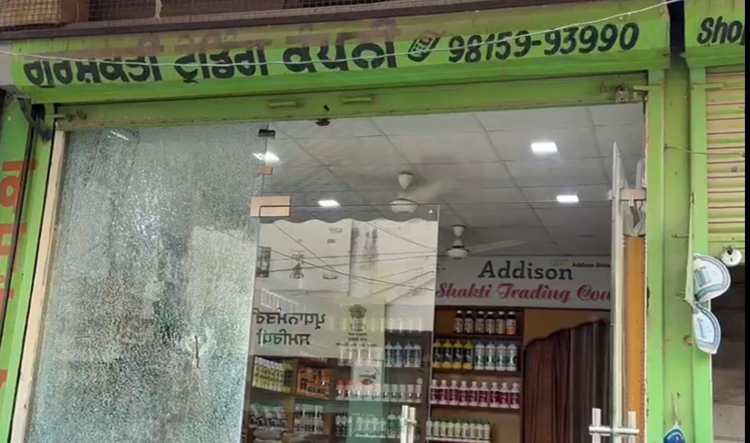 ਮਾਨਸਾ ‘ਚ ਬਦਮਾਸ਼ਾਂ ਨੇ ਦਵਾਈ ਦੇ ਵਪਾਰੀ ਨੂੰ ਬਣਾਇਆ ਨਿਸ਼ਾਨਾ, ਬਾਈਕ ‘ਤੇ ਸਵਾਰ ਹੋ ਕੀਤੀ ਫਾਇਰਿੰਗ