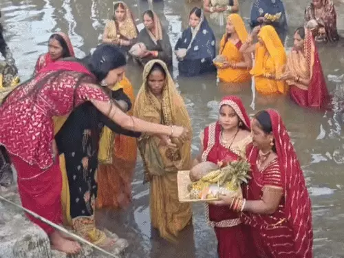 ਪੰਜਾਬ ਵਿੱਚ ਸ਼ਰਧਾ ਨਾਲ ਮਨਾਇਆ ਗਿਆ ਛੱਠ ਮਹਾਪਰਵ, ਸੂਰਜ ਦੇਵ ਨੂੰ ਦਿੱਤੀ ਅਰਦਾਸ