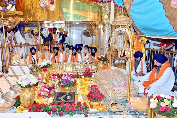 ਚੌਥੇ ਪਾਤਸ਼ਾਹ ਜੀ ਦੇ ਪ੍ਰਕਾਸ਼ ਪੁਰਬ ਮੌਕੇ ਸੱਚਖੰਡ ਸ੍ਰੀ ਹਰਿਮੰਦਰ ਸਾਹਿਬ ਵਿਖੇ ਲੱਖਾਂ ਸੰਗਤਾਂ ਹੋਈਆਂ ਨਤਮਸਤਕ