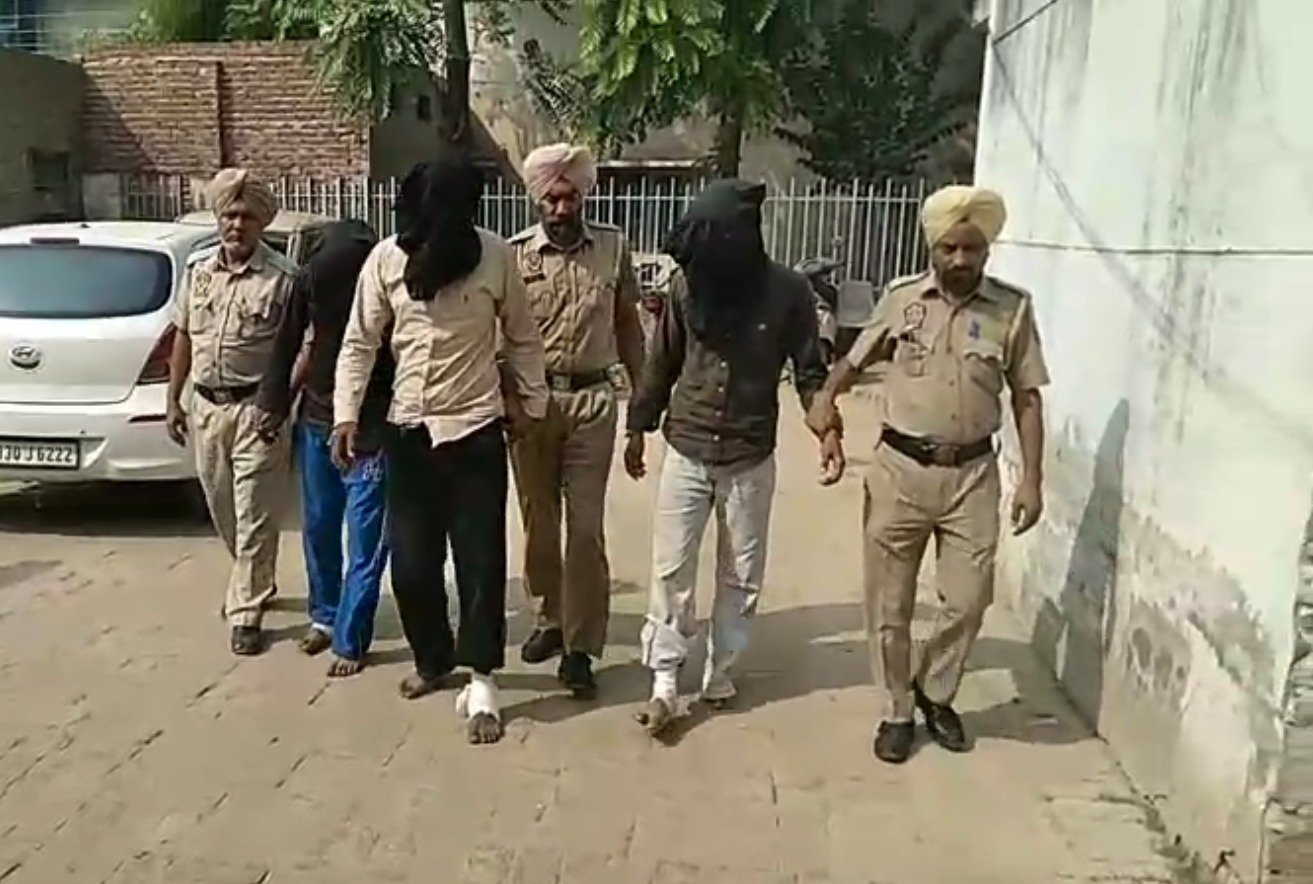 ਮੋਗਾ ਪੁਲਿਸ ਨੂੰ ਮਿਲੀ ਵੱਡੀ ਕਾਮਯਾਬੀ, ਦੁਕਾਨ ‘ਤੇ ਪੈਟਰੋਲ ਬੰਬ ਸੁੱਟਣ ਵਾਲੇ ਤਿੰਨ ਨੂੰ ਕੀਤਾ ਗ੍ਰਿਫ਼ਤਾਰ
