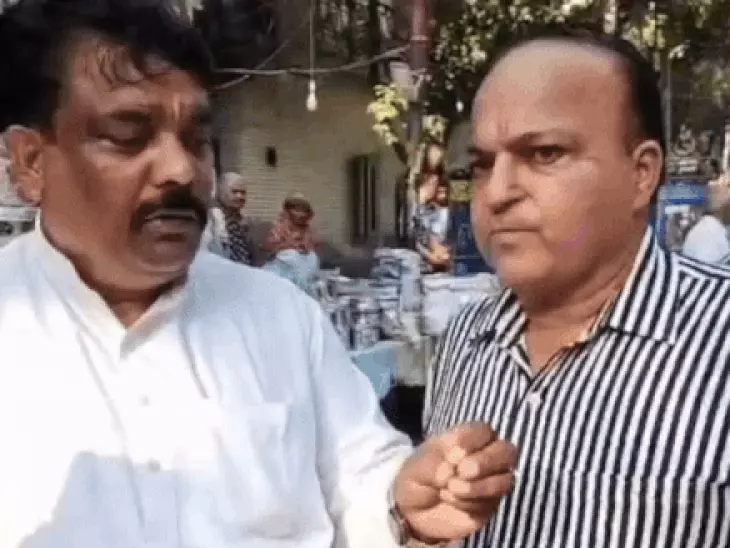 ਚੰਡੀਗੜ੍ਹ ‘ਚ ਦੀਵਾਲੀ ਤੋਂ ਪਹਿਲਾਂ ਨਿਗਮ ਦੀ ਸਲਿੱਪ ਨੂੰ ਲੈ ਕੇ ਹੋਇਆ ਹੰਗਾਮਾ, ਕੌਂਸਲਰਾਂ ਦੀ ਮਾਰਕੀਟ ਅਫਸਰ ਨਾਲ ਹੋਈ ਤਕਰਾਰ