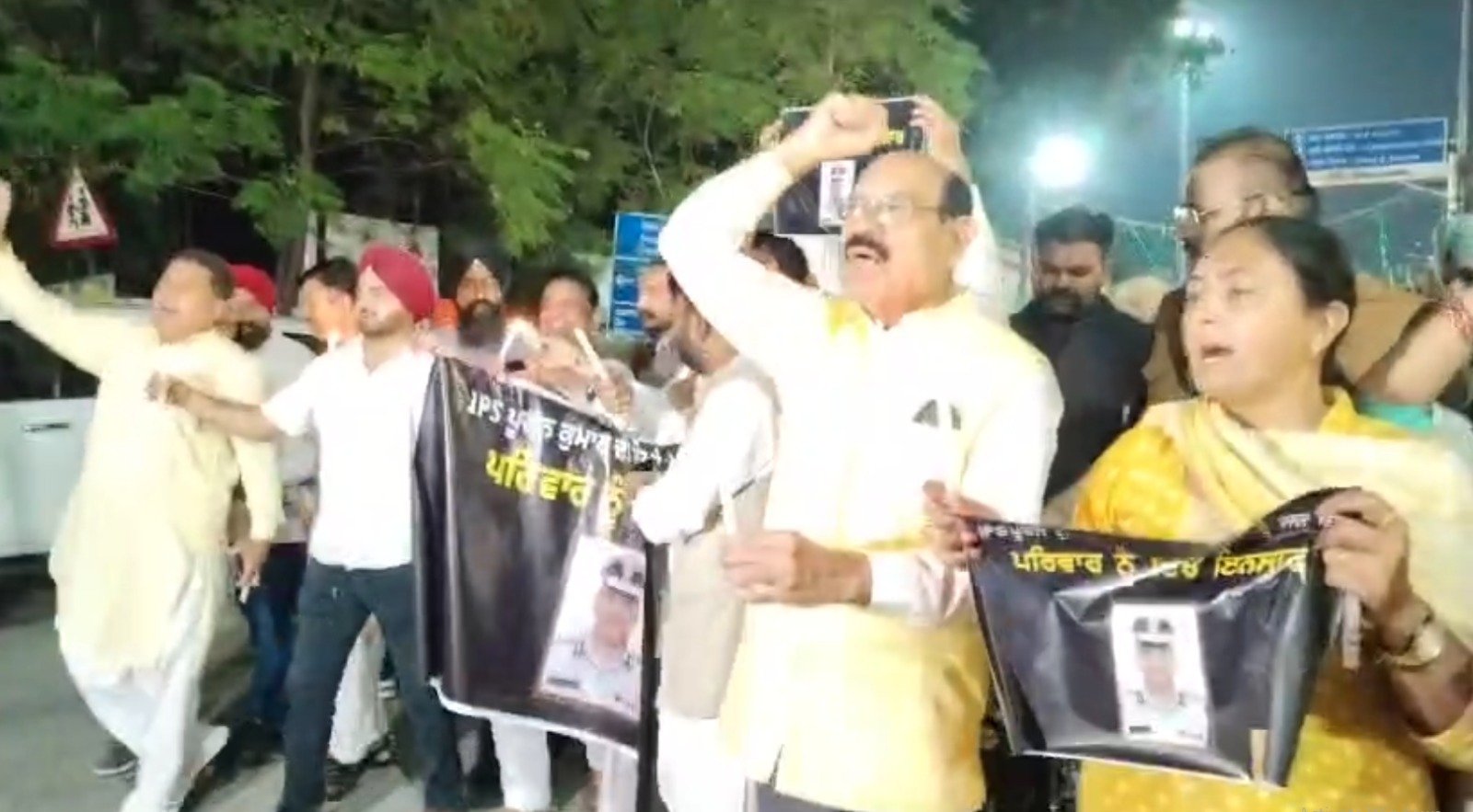 ADGP ਪੂਰਨ ਕੁਮਾਰ ਮਾਮਲੇ ‘ਚ AAP ਦਾ ਕੈਂਡਲ ਮਾਰਚ, ਕਿਹਾ, “ਨਿਆਂ ਨਾ ਮਿਲਿਆ ਤਾਂ ਆਵਾਜ਼ ਚੁੱਪ ਨਹੀਂ ਰਹੇਗੀ”