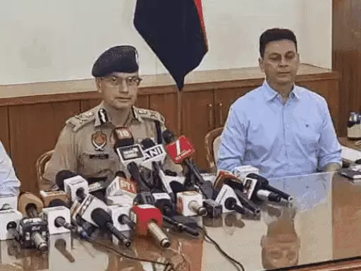 ਪਰਾਲੀ ਸਾੜਨ ਦੇ ਮਾਮਲੇ ‘ਤੇ ਪੁਲਿਸ ਨੇ ਕੀਤਾ ਵੱਡਾ ਦਾਅਵਾ, ਚਾਰ ਗੁਣਾ ਘਟਿਆ ਪ੍ਰਦੂਸ਼ਣ, SSP ਅਤੇ SDM ਖੇਤਾਂ ਦਾ ਲੈ ਰਹੇ ਹਨ ਜਾਇਜ਼ਾ