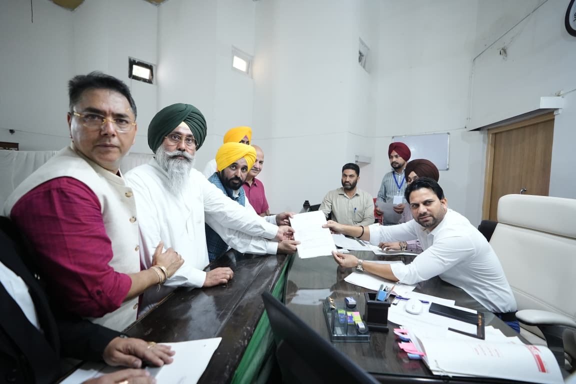 Tarntaran By Election: ‘ਆਪ’ ਉਮੀਦਵਾਰ ਹਰਮੀਤ ਸੰਧੂ ਨੇ ਨਾਮਜ਼ਦਗੀ ਪੱਤਰ ਕੀਤਾ ਦਾਖਲ, CM ਮਾਨ ਤੇ ਮਨੀਸ਼ ਸਿਸੋਦੀਆ ਰਹੇ ਮੌਜੂਦ