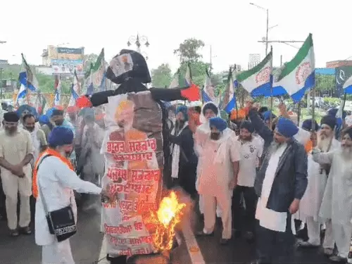 ਕਿਸਾਨ ਮਜ਼ਦੂਰ ਮੋਰਚੇ ਨੇ ਸੀਐਮ ਮਾਨ ਅਤੇ ਪ੍ਰਧਾਨ ਮੰਤਰੀ ਦੇ ਪੁਤਲੇ ਫੂਕੇ