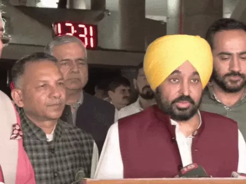 ਪੰਜਾਬ ‘ਆਪ’ ਤੋਂ ਰਾਜ ਸਭਾ ਚੋਣ ਲੜਨ ਵਾਲੇ ਟ੍ਰਾਈਡੈਂਟ ਗਰੁੱਪ ਦੇ ਚੇਅਰਮੈਨ ਨੇ ਨਾਮਜ਼ਦਗੀ ਪੱਤਰ ਕੀਤਾ ਦਾਖਲ, CM ਮਾਨ ਰਹੇ ਮੌਜੂਦ