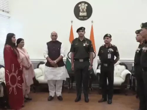 ਓਲੰਪਿਕ ਸੋਨ ਤਗਮਾ ਜੇਤੂ ਨੀਰਜ ਚੋਪੜਾ ਬਣੇ ਲੈਫਟੀਨੈਂਟ ਕਰਨਲ, ਰੱਖਿਆ ਮੰਤਰੀ ਰਾਜਨਾਥ ਸਿੰਘ ਨੇ ਪ੍ਰਦਾਨ ਕੀਤਾ ਖਿਤਾਬ, ਫੌਜ ਮੁਖੀ ਵੀ ਰਹੇ ਮੌਜੂਦ