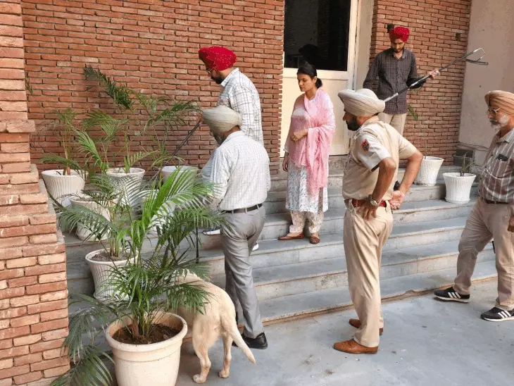 ਪੰਜਾਬ 'ਚ ਦੀਵਾਲੀ ਤੋਂ ਪਹਿਲਾਂ ਮਾਹੌਲ ਖਰਾਬ ਕਰਨ ਦੀ ਫ਼ਿਰਾਕ 'ਚ ਪਾਕਿਸਤਾਨ , 17 ਹੈਂਡ ਗ੍ਰਨੇਡ ਤੇ 3 IED-RDX ਹੋਏ ਸਪਲਾਈ, ਪੁਲਿਸ ਨੇ ਸੁਰੱਖਿਆ 'ਚ ਕੀਤੀ ਸਖ਼ਤੀ