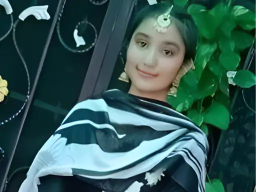 ਭਿਆਨਕ ਸੜਕ ਹਾਦਸਾ! ਟਰੱਕ ਨੇ 16 ਸਾਲਾਂ ਕੁੜੀ ਨੂੰ ਕੁਚਲਿਆ, ਟੋਏ ਤੋਂ ਬਚਾਉਂਦੇ ਵਾਪਰਿਆ ਹਾਦਸਾ