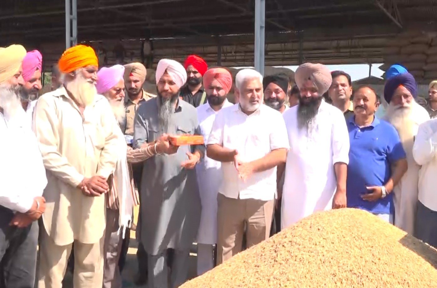 ਕੈਬਨਿਟ ਮੰਤਰੀ ਲਾਲਚੰਦ ਕਟਾਰੂਚੱਕ ਵੱਲੋਂ ਦਸੂਹਾ ਅਨਾਜ ਮੰਡੀ ਦਾ ਦੌਰਾ