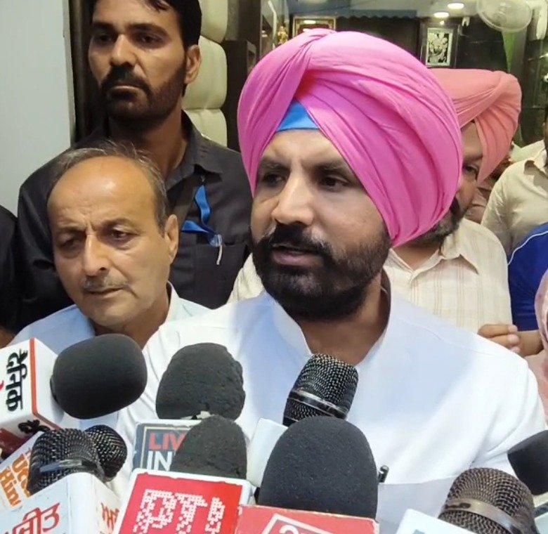 ਜਲੰਧਰ ਜਵੈਲਰ ਡਕੈਤੀ ਮਾਮਲਾ, ਰਾਜਾ ਵੜਿੰਗ ਨੇ ਪੀੜਤ ਪਰਿਵਾਰ ਨਾਲ ਕੀਤੀ ਮੁਲਾਕਾਤ, ਮਾਨ ਸਰਕਾਰ ‘ਤੇ ਸਾਧਿਆ ਨਿਸ਼ਾਨਾ