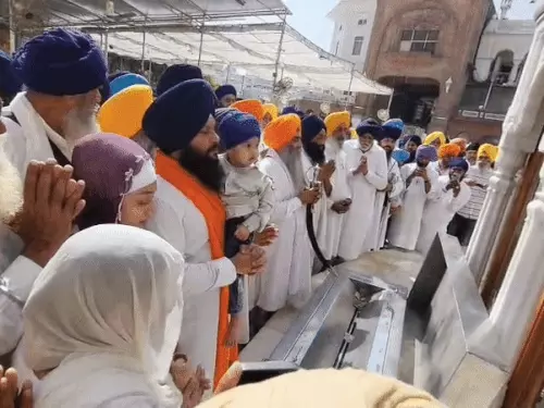 ਅਕਾਲ ਤਖ਼ਤ ਪਹੁੰਚੇ ਸੰਸਦ ਮੈਂਬਰ ਅੰਮ੍ਰਿਤਪਾਲ ਸਿੰਘ ਦੇ ਪਾਰਟੀ ਉਮੀਦਵਾਰ, ਤਰਨਤਾਰਨ ਉਪ ਚੋਣਾਂ ਦੀ ਕੀਤੀ ਸ਼ੁਰੂਆਤ, ਜੇਲ੍ਹ ਸੁਪਰਡੈਂਟ ‘ਤੇ ਲਗਾਏ ਦੋਸ਼