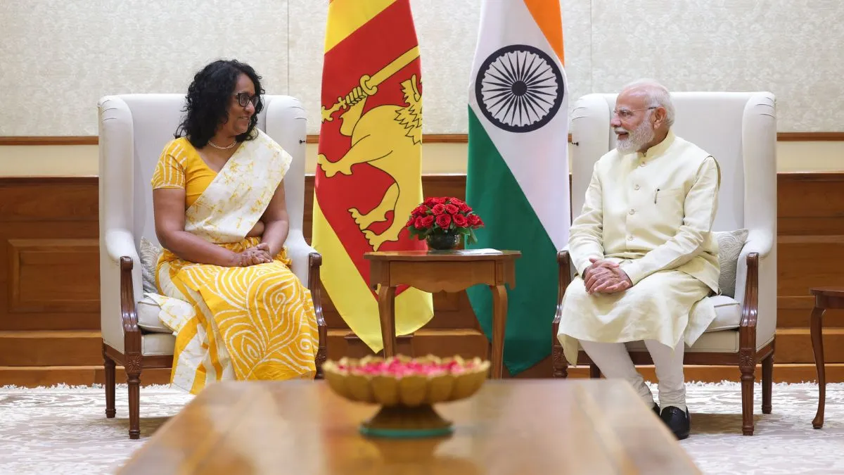 ਭਾਰਤ ਦੀ ਯਾਤਰਾ ‘ਤੇ ਸ਼੍ਰੀਲੰਕਾ ਦੀ ਪ੍ਰਧਾਨ ਮੰਤਰੀ ਹਰੀਨੀ ਅਮਰਾਸੂਰੀਆ — ਮੋਦੀ ਨਾਲ ਮੁਲਾਕਾਤ, ਸਿੱਖਿਆ, ਨਵੀਨਤਾ ਅਤੇ ਮਛੇਰਿਆਂ ਦੀ ਭਲਾਈ ‘ਤੇ ਚਰਚਾ