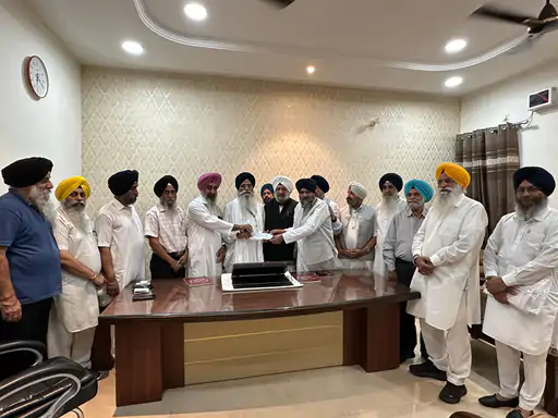 ਕਸ਼ਮੀਰ ਸਿੱਖ ਸੰਗਤ ਨੇ ਹੜ੍ਹ ਪੀੜਤਾਂ ਦੀ ਕੀਤੀ ਮਦਦ, ਅੰਮ੍ਰਿਤਸਰ ਵਿੱਚ SGPC ਨੂੰ 79.5 ਲੱਖ ਦਾ ਚੈੱਕ ਦਿੱਤਾ, ਕਿਹਾ- ਪੰਜਾਬ ਸਾਡਾ ਆਪਣਾ ਹੈ