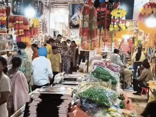 ਅੰਮ੍ਰਿਤਸਰ ‘ਚ ਦੀਵਾਲੀ ਦਾ ਜੋਸ਼, ਸ਼ਹਿਰ ਭਰ ਵਿੱਚ ਤਿਉਹਾਰਾਂ ਦਾ ਰੰਗ