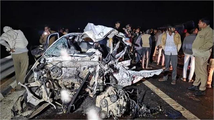 ਉੱਤਰ ਪ੍ਰਦੇਸ਼ ਦੇ ਗੰਗਾ ਐਕਸਪ੍ਰੈਸਵੇਅ ‘ਚ ਵਾਪਰਿਆ ਭਿਆਨਕ ਹਾਦਸਾ, 6 ਲੋਕਾਂ ਦੀ ਹੋਈ ਮੌਤ