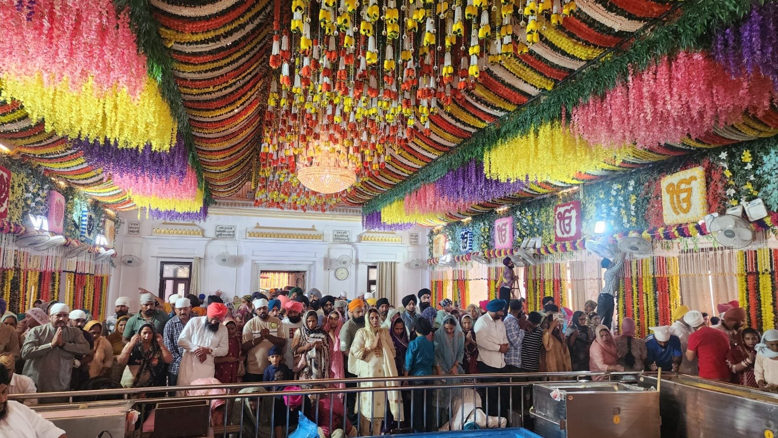 ਸ੍ਰੀ ਗੁਰੂ ਨਾਨਕ ਦੇਵ ਜੀ ਦੇ 556ਵੇਂ ਪ੍ਰਕਾਸ਼ ਪੁਰਬ ਲਈ ਸੁਲਤਾਨਪੁਰ ਲੋਧੀ ਤਿਆਰ — ਗੁਰਦੁਆਰਾ ਸ੍ਰੀ ਬੇਰ ਸਾਹਿਬ ਵਿਖੇ ਸੰਗਤਾਂ ਦਾ ਸੈਲਾਬ