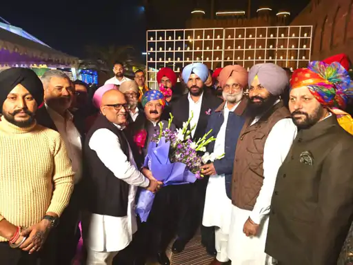 2027 ਲਈ ਕਾਂਗਰਸ ਵਿੱਚ ਨਵੇਂ ਸਮੀਕਰਨ ਦੇ ਸੰਕੇਤ, ਰਾਜਾ ਵੜਿੰਗ–ਚੰਨੀ ਦੀ ਨੇੜਤਾ ਨੇ ਬਦਲੇ ਸਿਆਸੀ ਹਾਲਾਤ