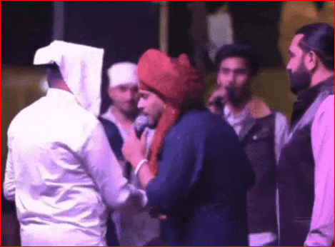 ਪੰਜਾਬੀ ਗਾਇਕ ਨੇ 10 ਤੋਲੇ ਸੋਨੇ ਦਾ ਕੜਾ ਕੀਤਾ ਵਾਪਸ, ਕਿਹਾ…