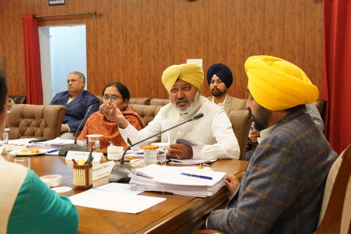ਲੋਕਾਂ ਨੂੰ ਬਿਹਤਰ ਸਿਹਤ ਸੇਵਾਵਾਂ ਦੇਣ ਲਈ ਪੰਜਾਬ ਕੈਬਨਿਟ ‘ਚ ਹੋਇਆ ਅਹਿਮ ਫੈਸਲਾ, 300 ਸਪੈਸ਼ਲਿਸਟ ਡਾਕਟਰਾਂ ਨੂੰ ਸੂਚੀਬੱਧ ਕਰਨ ਦੀ ਸਹਿਮਤੀ