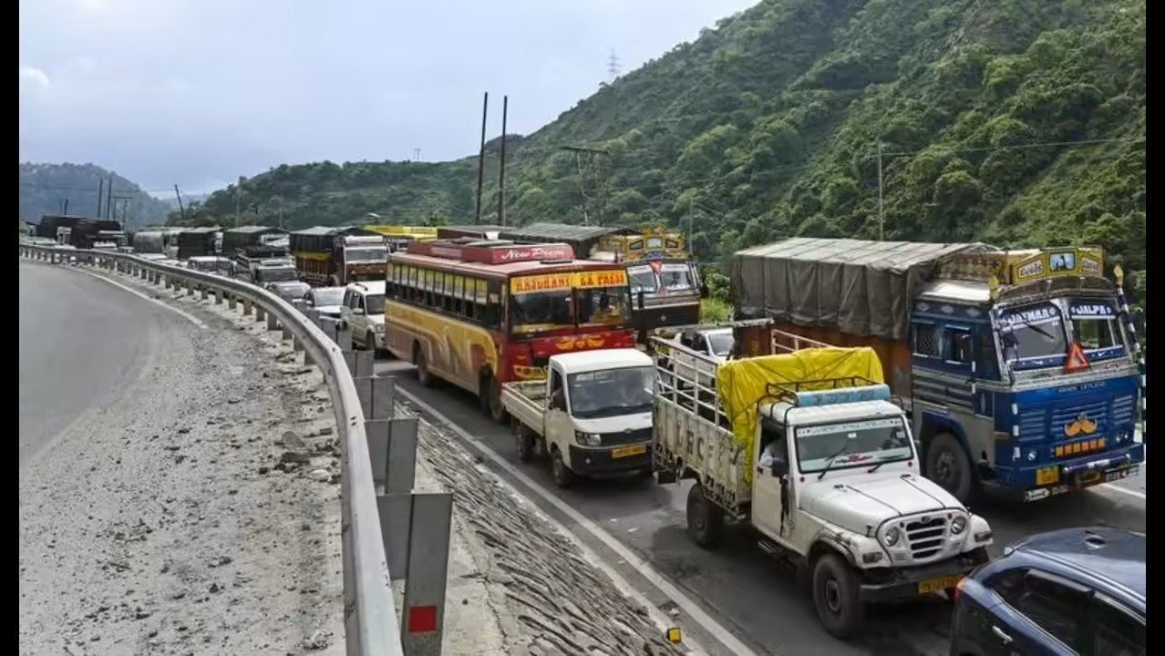 आ गई लेह-मनाली हाईवे और रोहतांग पास के बंद होने की तारीख, अब 6 महीने बाद ही खुलेंगे!