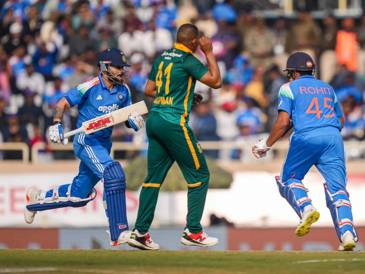 IND-SA ਪਹਿਲਾ ODI: ਕੋਹਲੀ ਨੇ 52ਵਾਂ ਸੈਂਕੜਾ ਜੜਿਆ, ਇੱਕ ਫਾਰਮੈਟ ਵਿੱਚ ਸਭ ਤੋਂ ਵੱਧ ਸੈਂਕੜੇ ਦਾ ਬਣਾਇਆ ਨਵਾਂ ਰਿਕਾਰਡ