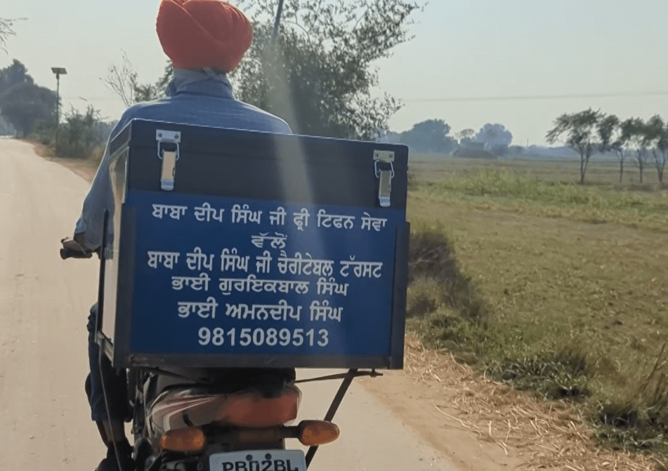 ਅੰਮ੍ਰਿਤਸਰ ਵਿੱਚ “ਘਰ-ਘਰ ਟਿਫਨ ਸੇਵਾ” — ਬੇਸਹਾਰਾ ਲੋਕਾਂ ਲਈ ਰੋਜ਼ਾਨਾ ਮੁਫ਼ਤ ਭੋਜਨ, ਸੇਵਾ ਬਣੀ ਜੀਵਨ ਰੇਖਾ