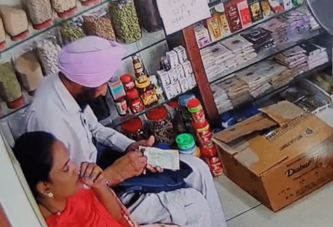 ਬਰਨਾਲਾ: ਪੁਲਿਸ ਸਟੇਸ਼ਨ ਨੇੜੇ ਦੁਕਾਨ ਤੋਂ 50,000 ਰੁਪਏ ਚੋਰੀ, ਮਹਿਲਾ ਚੋਰਾਂ ਦੀ ਤਲਾਸ਼ ਜਾਰੀ