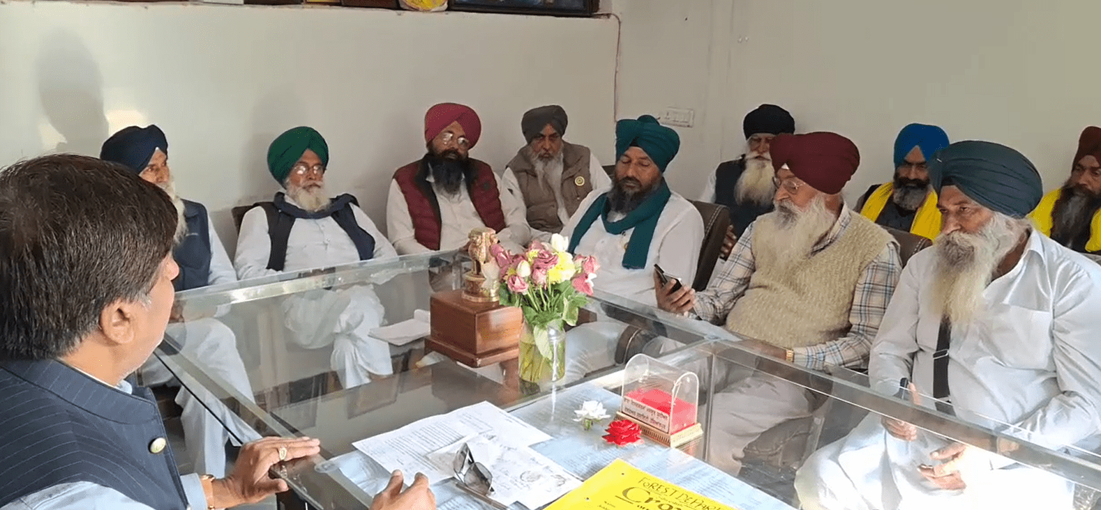 ਗੰਨੇ ਦੀ ਬਕਾਇਆ ਅਦਾਇਗੀ ਲਈ ਕਿਸਾਨਾਂ ਦਾ ਵਿਧਾਇਕ ਬ੍ਰਹਮ ਸ਼ੰਕਰ ਜਿੰਪਾ ਨਾਲ ਮੁਲਾਕਾਤੀ ਵਫਦ