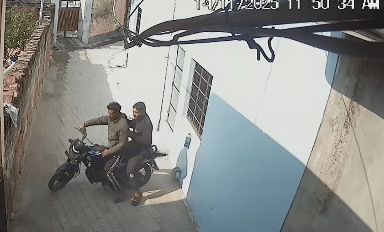 ਹੁਸ਼ਿਆਰਪੁਰ ਦੇ ਸਲੇਮਪੁਰ ਪਿੰਡ ਵਿੱਚ ਅਨੋਖੀ ਚੋਰੀ — ਚੋਰ ਸੋਨਾ–ਚਾਂਦੀ ਨਹੀਂ, ਆਟੇ ਦਾ ਥੈਲਾ ਲੈ ਉਡੇ