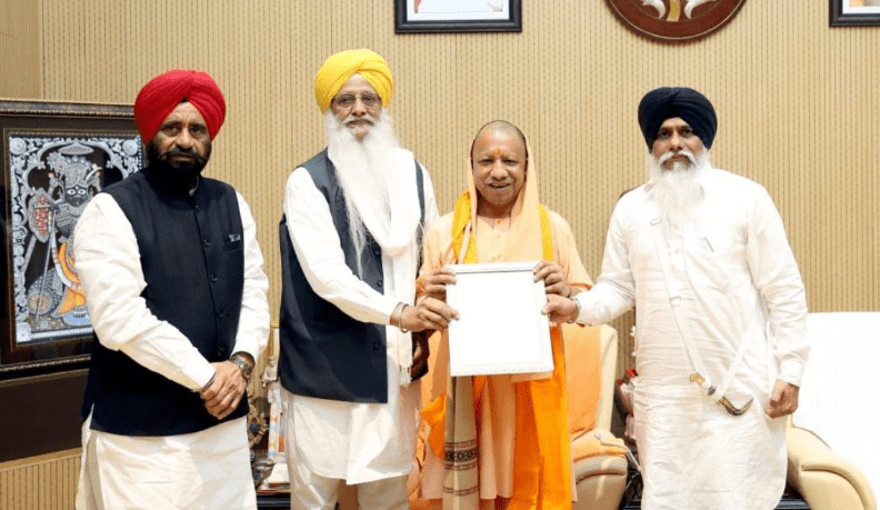 ਸ਼੍ਰੋਮਣੀ ਕਮੇਟੀ ਵਫ਼ਦ ਨੇ ਸਮਾਗਮਾਂ ‘ਚ ਸ਼ਮੂਲੀਅਤ ਲਈ CM Yogi ਨੂੰ ਦਿੱਤਾ ਸੱਦਾ ਪੱਤਰ