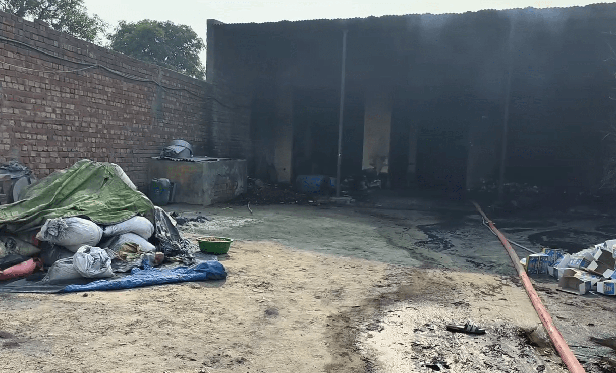 ਮਲੇਰਕੋਟਲਾ ਨੇੜੇ ਪਿੰਡ ਮਾਣਕ ਮਾਜਰਾ ਵਿੱਚ ਨਜਾਇਜ਼ ਪਟਾਕਾ ਫੈਕਟਰੀ ਨੂੰ ਲੱਗੀ ਅੱਗ, ਪ੍ਰਸ਼ਾਸਨ ਦੀ ਲਾਪਰਵਾਹੀ ਸਾਹਮਣੇ