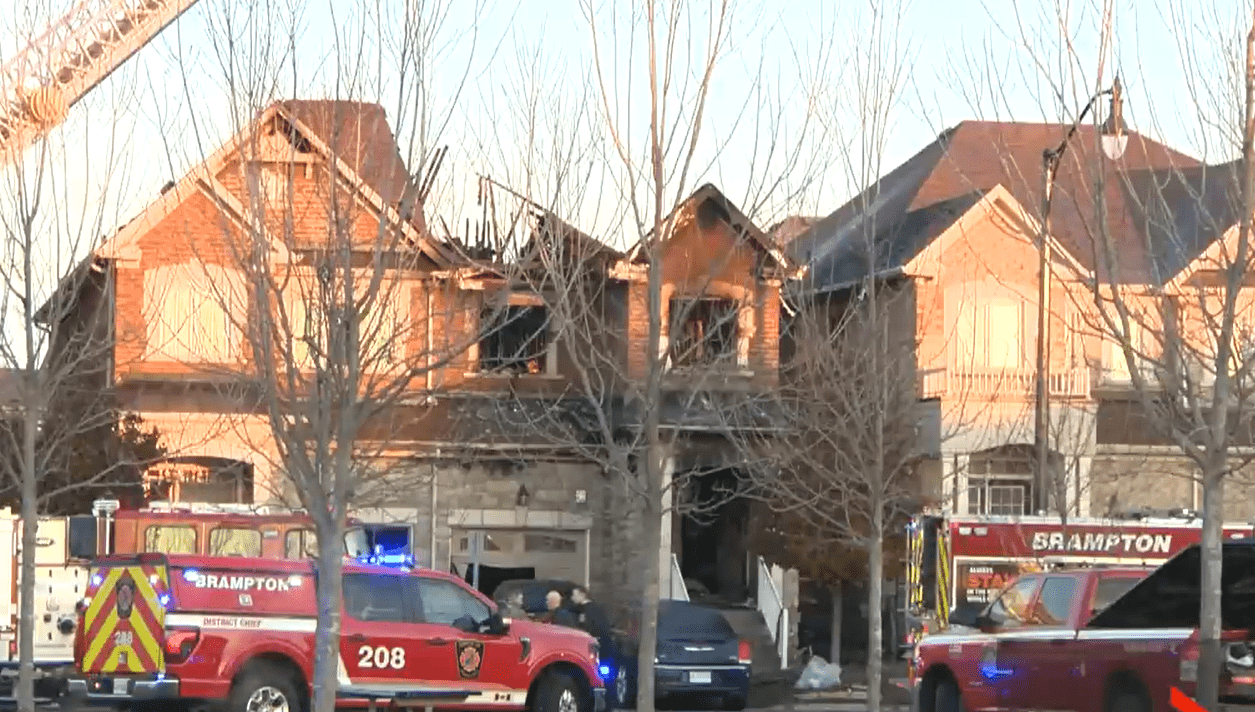 ਬਰੈਂਪਟਨ (ਕੈਨੇਡਾ) ਵਿੱਚ ਪੰਜਾਬੀ ਪਰਿਵਾਰ ਨਾਲ ਵੱਡਾ ਹਾਦਸਾ: ਤੀਜੀ ਮੰਜ਼ਿਲ ਤੋਂ  ਮਾਰੀਆਂ ਛਾਲਾਂ, 3 ਦੀ ਮੌਤ — 4 ਗੰਭੀਰ ਜ਼ਖਮੀ