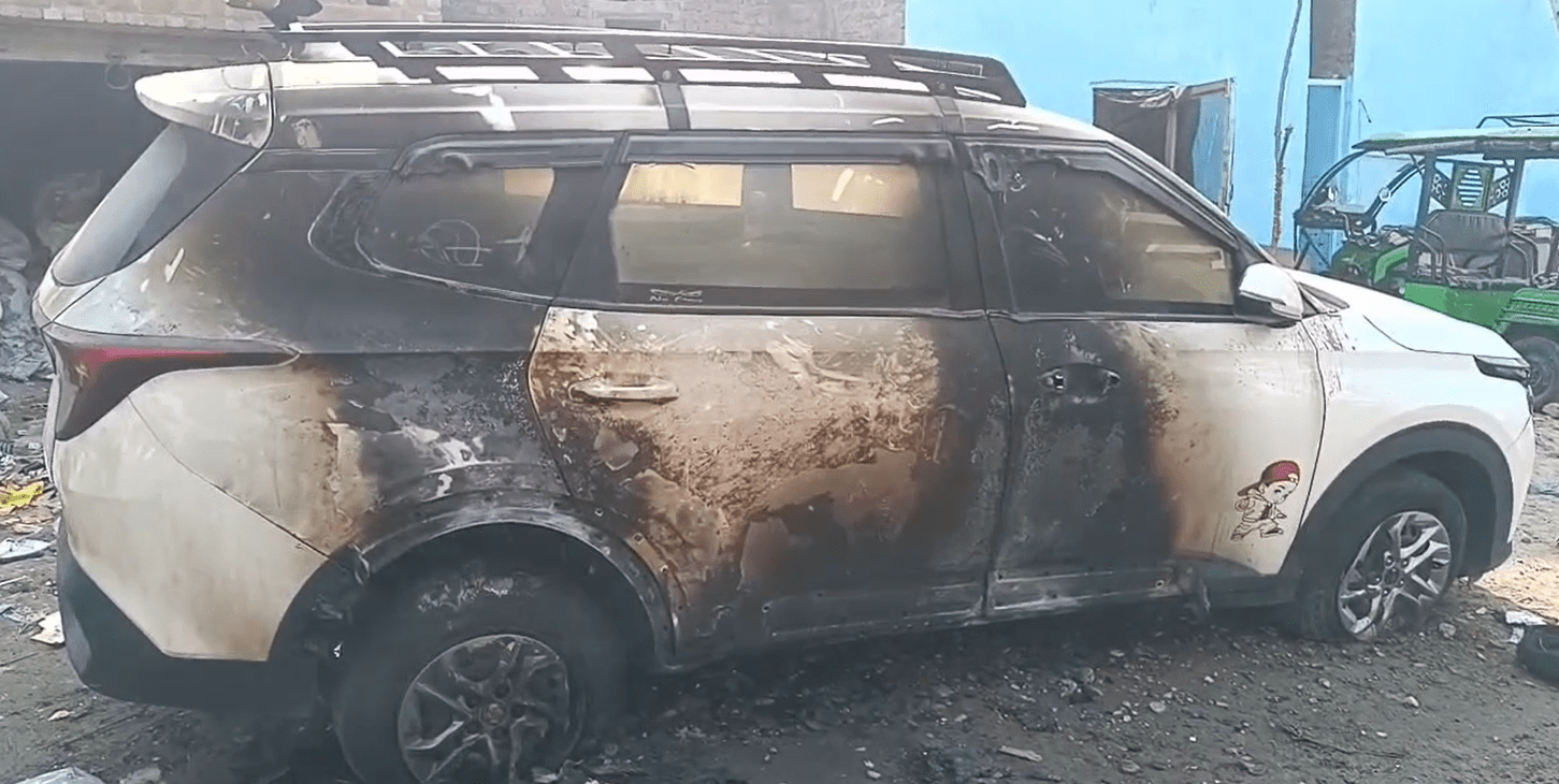 ਅੰਮ੍ਰਿਤਸਰ ‘ਚ ਦੋ ਸ਼ਰਾਰਤੀ ਅਨਸਰਾਂ ਨੇ ਕਾਰ ਨੂੰ ਲਗਾਈ ਅੱਗ, ਵਾਰਦਾਤ ਹੋਈ CCTV ‘ਚ ਕੈਦ