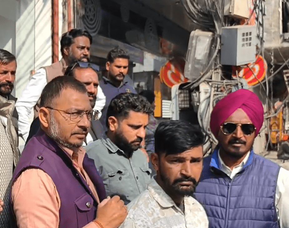 ਨਗਰ ਕੌਂਸਲ ਤੇ ਦੁਕਾਨਦਾਰਾਂ ਵਿਚ ਤਣਾਅ, ਸੀਲਿੰਗ ਕਾਰਵਾਈ ਦੌਰਾਨ ਹੰਗਾਮਾ – ਬਾਜ਼ਾਰ ਬੰਦ ਦੀ ਚੇਤਾਵਨੀ