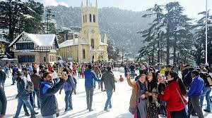 वीकएंड पर पर्यटकों से गुलजार हुई पहाड़ों की रानी शिमला, दिखा पर्यटकों का हुजूम