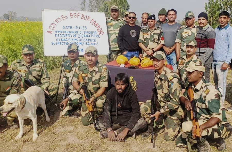 ਗੁਰਦਾਸਪੁਰ ਵਿੱਚ BSF ਦੀ ਵੱਡੀ ਕਾਰਵਾਈ: ਹਥਿਆਰਬੰਦ ਤਸਕਰ ਗ੍ਰਿਫ਼ਤਾਰ, 11 ਕਿਲੋ ਤੋਂ ਵੱਧ ਹੈਰੋਇਨ ਬਰਾਮਦ