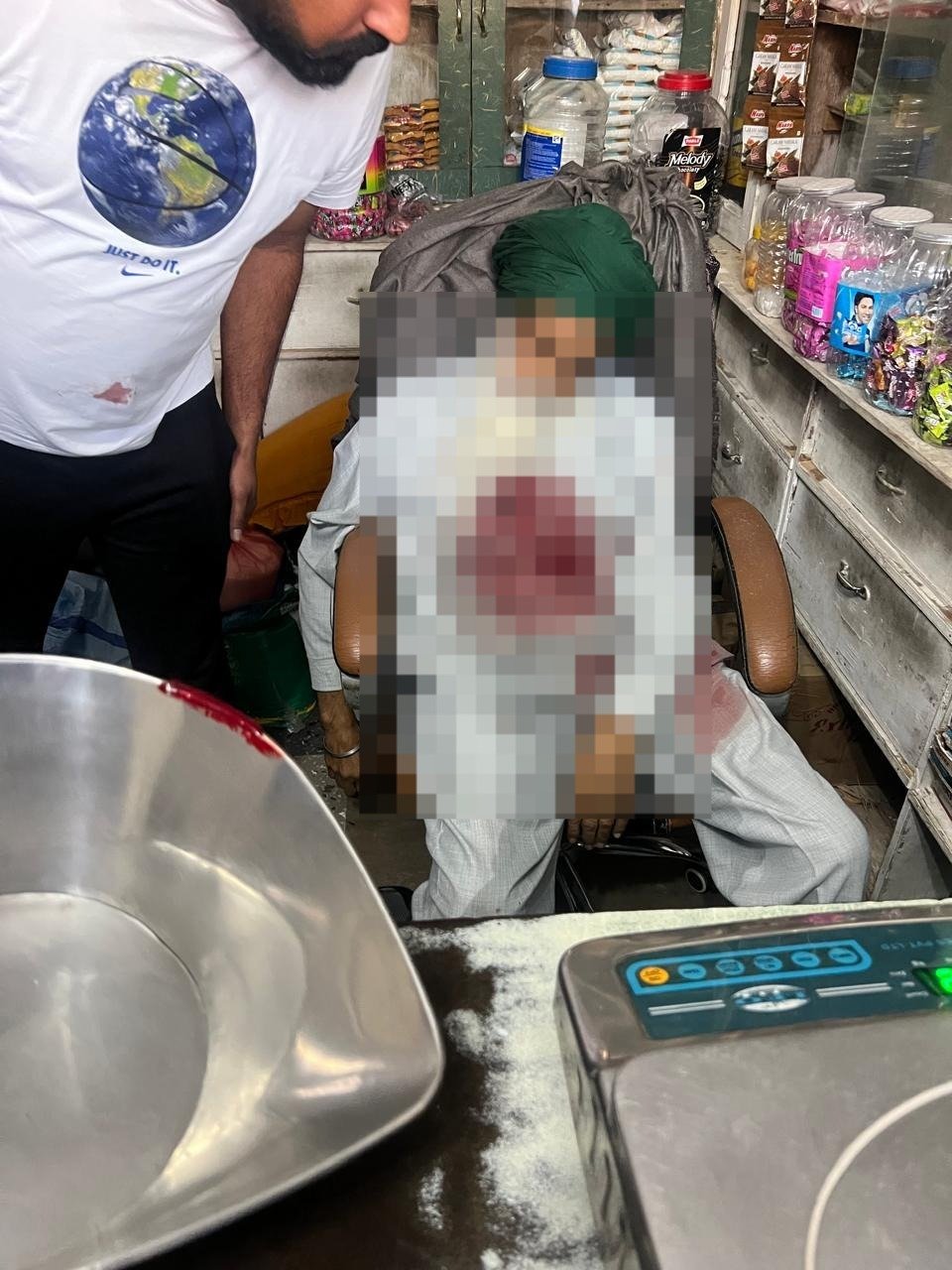 ਬਾਬਾ ਬਕਾਲਾ ਦੇ ਨਜ਼ਦੀਕੀ ਪਿੰਡ ਵਿੱਚ ਦੁਕਾਨਦਾਰ ‘ਤੇ ਗੋਲੀਆਂ,ਮੌਕੇ ਤੇ ਮੌਤ