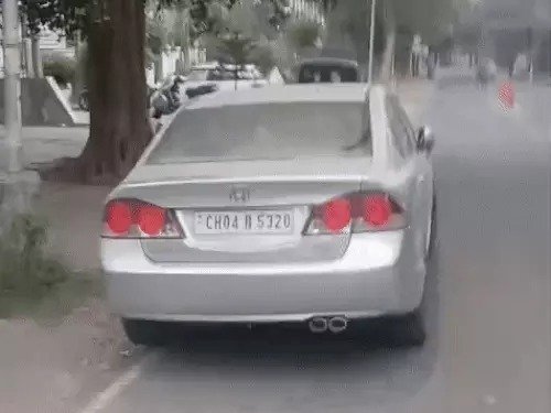 ਚੰਡੀਗੜ੍ਹ ਦੀ ਇੱਕ ਸੜਕ ‘ਤੇ ਮਿਲੇ ਚਾਰ ਜ਼ਿੰਦਾ ਕਾਰਤੂਸ, ਮੁੰਡੇ ਅਤੇ ਕੁੜੀ ਨੇ ਦੇਰ ਸ਼ਾਮ ਕਾਲੌਨੀ ‘ਚ ਦਾਖਲ ਹੋ ਲਹਿਰਾਇਆ ਪਿਸਤੌਲ