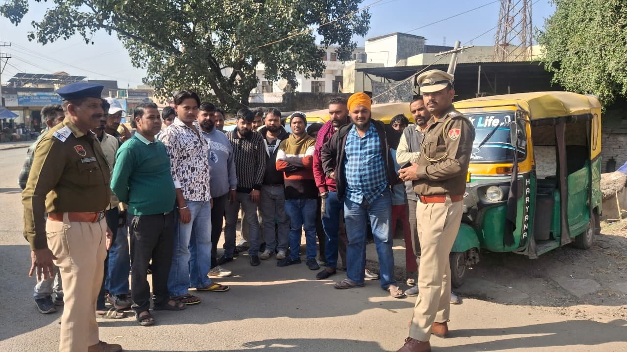 पुलिस की वाहन चालको से अपील: निर्धारित स्टॉप और पार्किंग स्थानों का ही उपयोग करें तथा पुलिस का सहयोग करें