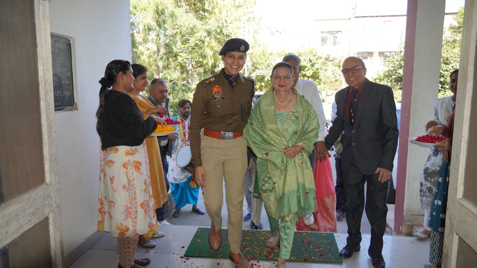 पंचकूला पुलिस के तीन होनहार इंस्पेक्टर हुए सेवानिवृत्त, पुलिस लाइन में ढोल-नगाड़ों के साथ दी गई विदाई